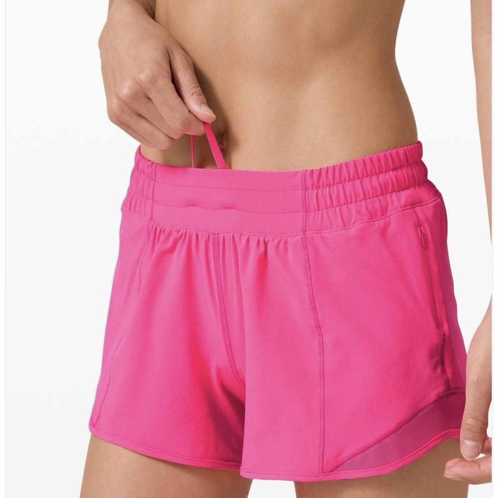 Lululemon Women's Hotty Hot Low Rise Shorts 4" Size 4 Pink Highlight